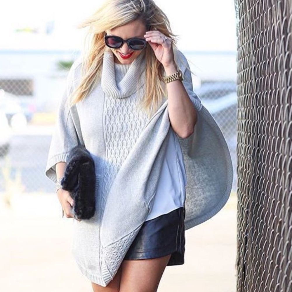 CAbi Grey Cowl Neck Knit Poncho/Sweater/Cape #3003 w/Front Pocket Pouch. Small
